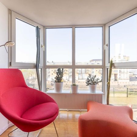 Sunny Maisonette With Views Over Canary Wharf, Londra Esterno foto