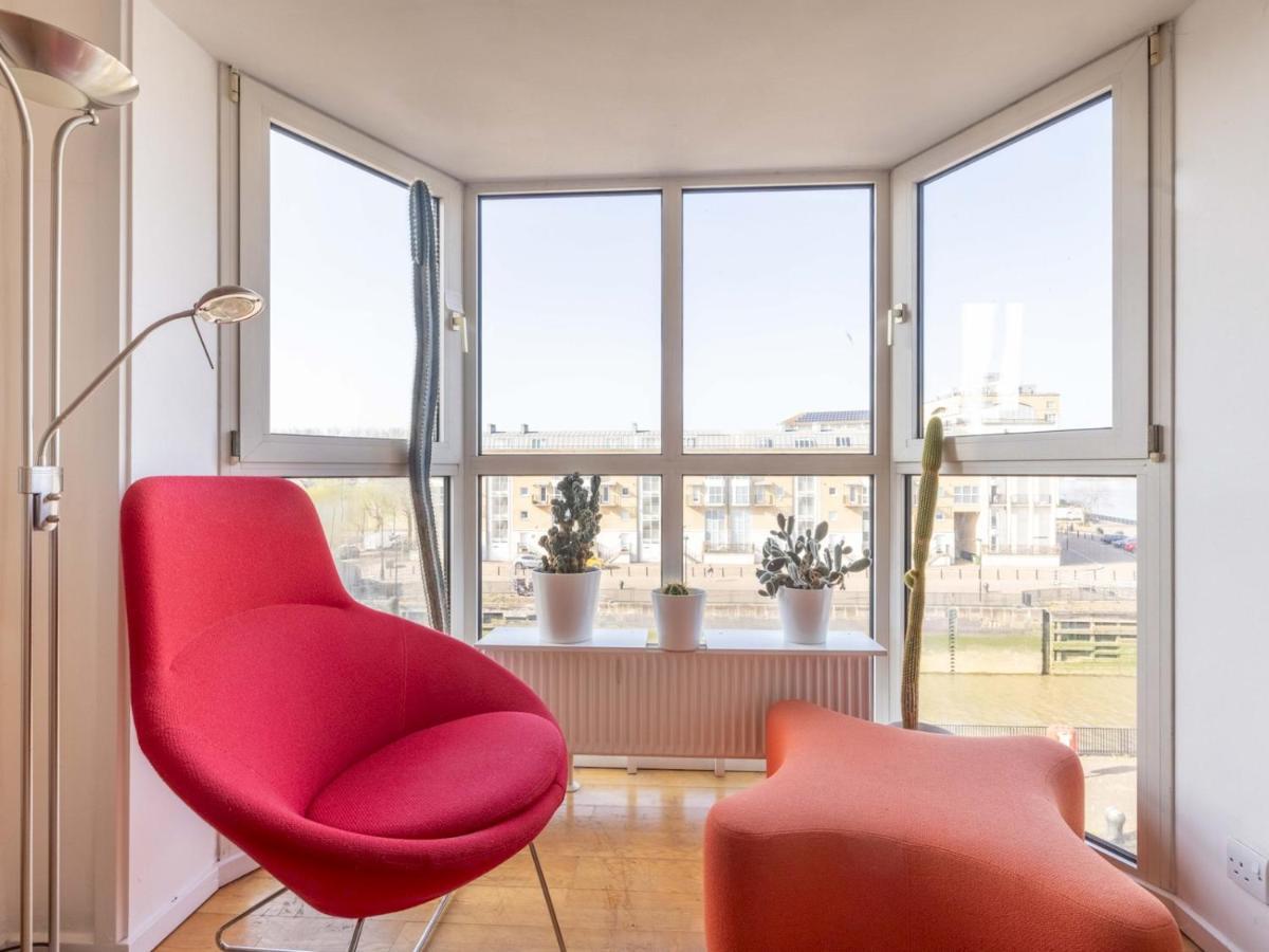 Sunny Maisonette With Views Over Canary Wharf, Londra Esterno foto