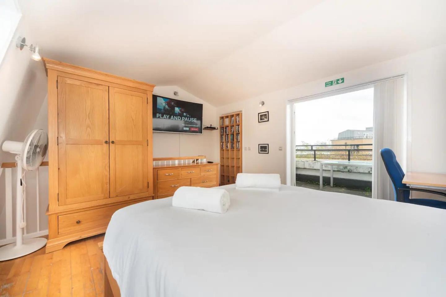Sunny Maisonette With Views Over Canary Wharf, Londra Esterno foto