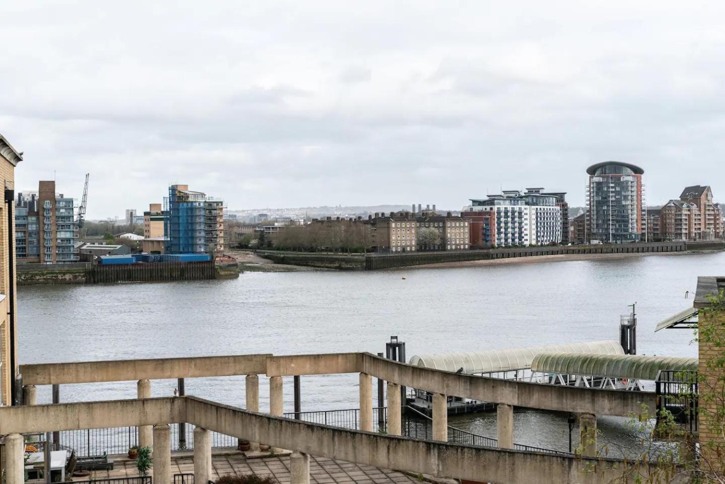 Sunny Maisonette With Views Over Canary Wharf, Londra Esterno foto