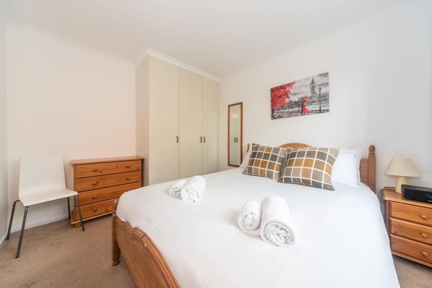 Sunny Maisonette With Views Over Canary Wharf, Londra Esterno foto