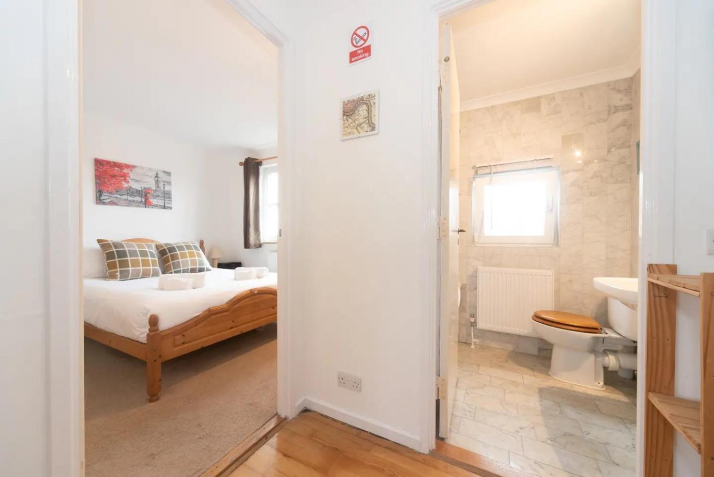 Sunny Maisonette With Views Over Canary Wharf, Londra Esterno foto