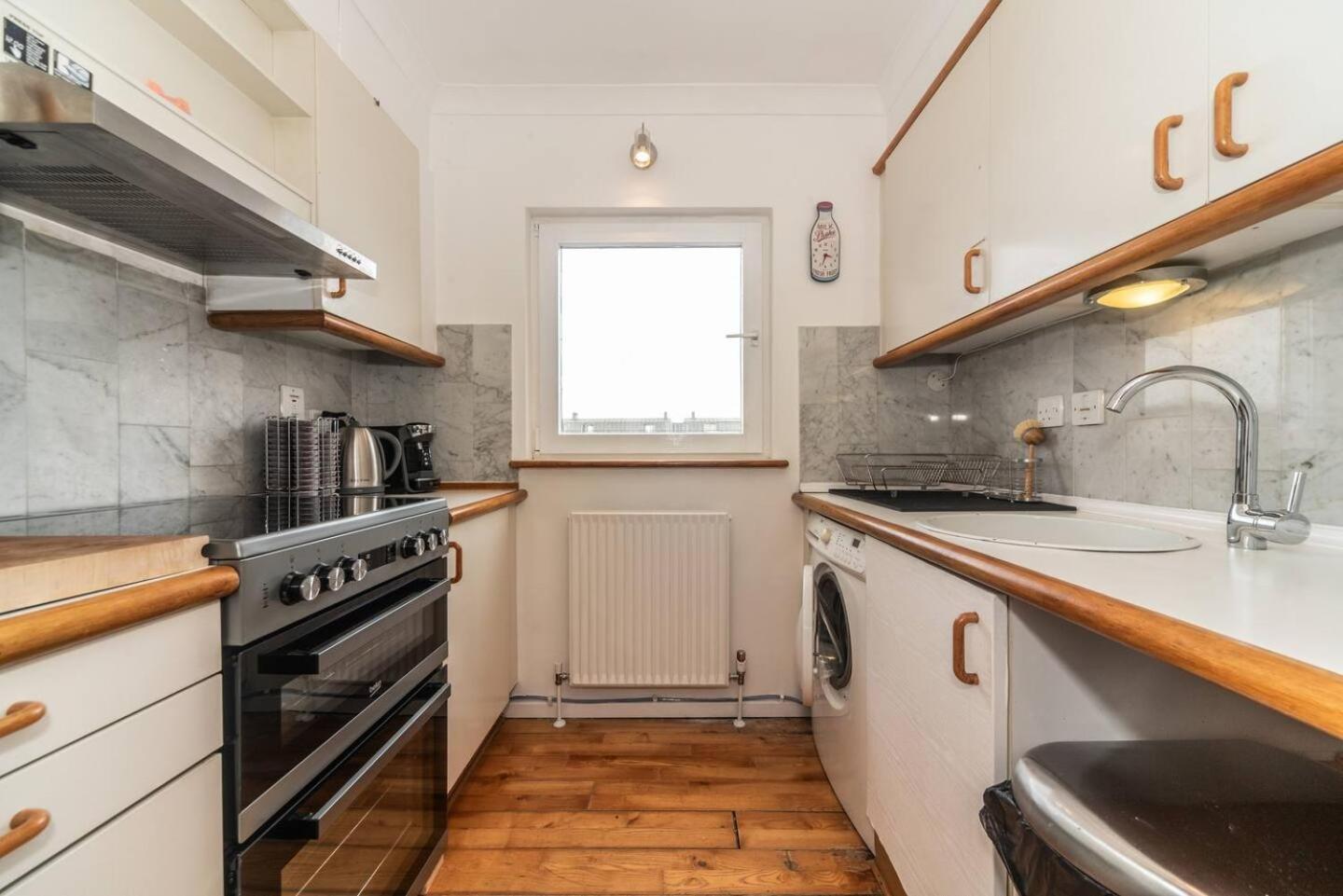 Sunny Maisonette With Views Over Canary Wharf, Londra Esterno foto
