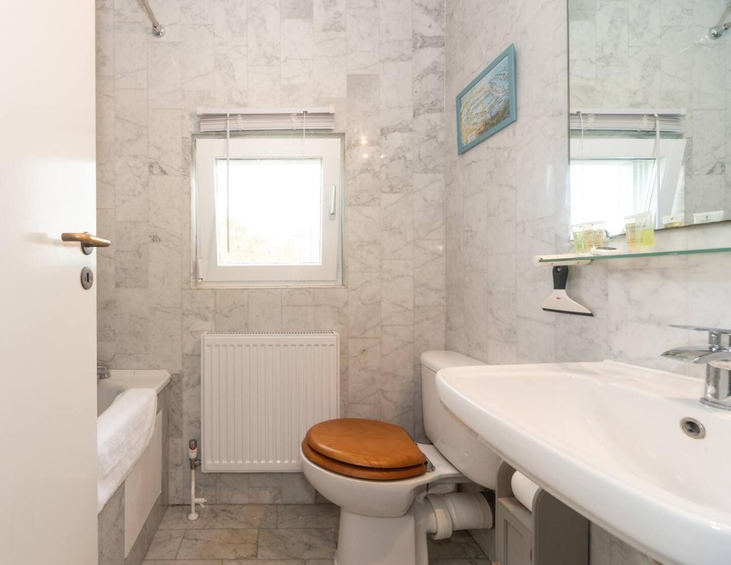 Sunny Maisonette With Views Over Canary Wharf, Londra Esterno foto