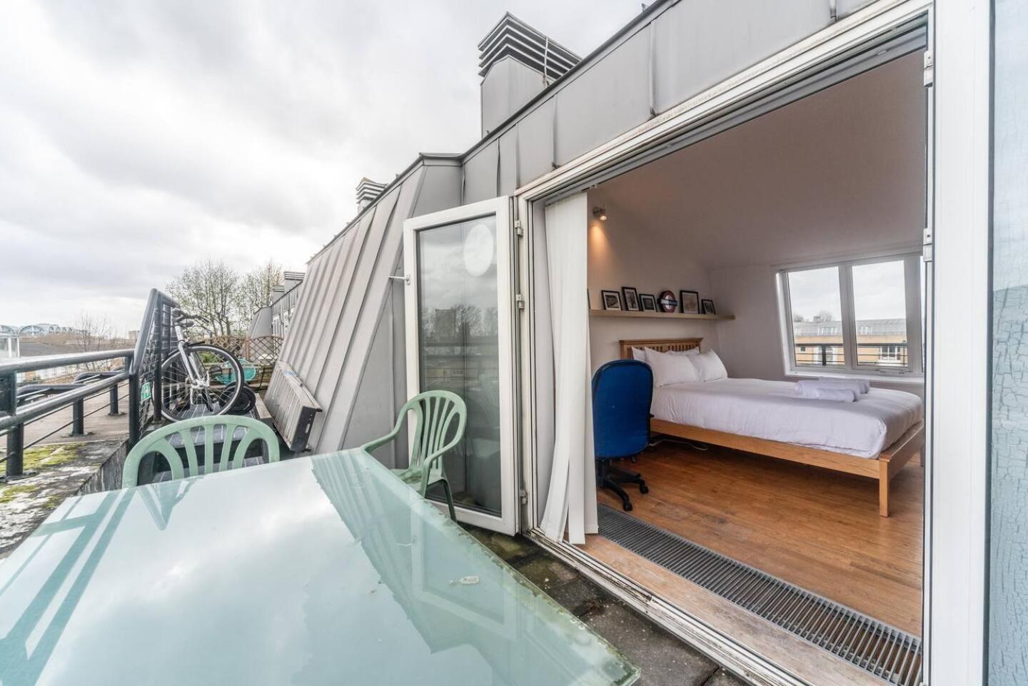 Sunny Maisonette With Views Over Canary Wharf, Londra Esterno foto