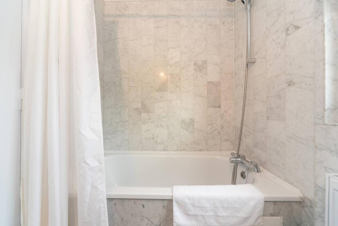 Sunny Maisonette With Views Over Canary Wharf, Londra Esterno foto