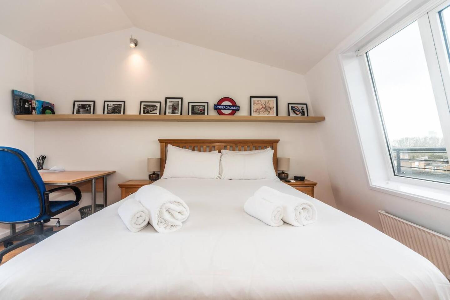 Sunny Maisonette With Views Over Canary Wharf, Londra Esterno foto