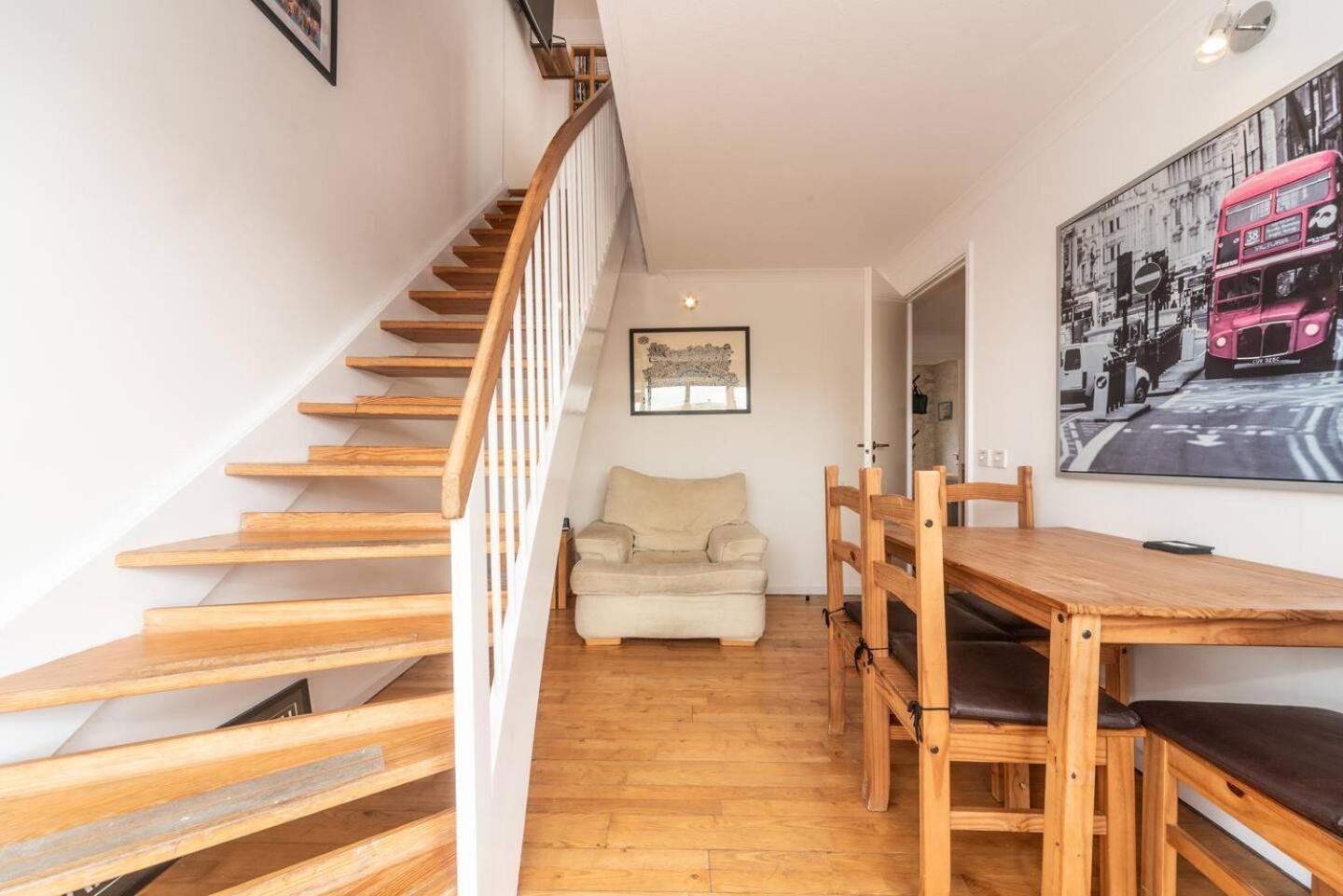 Sunny Maisonette With Views Over Canary Wharf, Londra Esterno foto