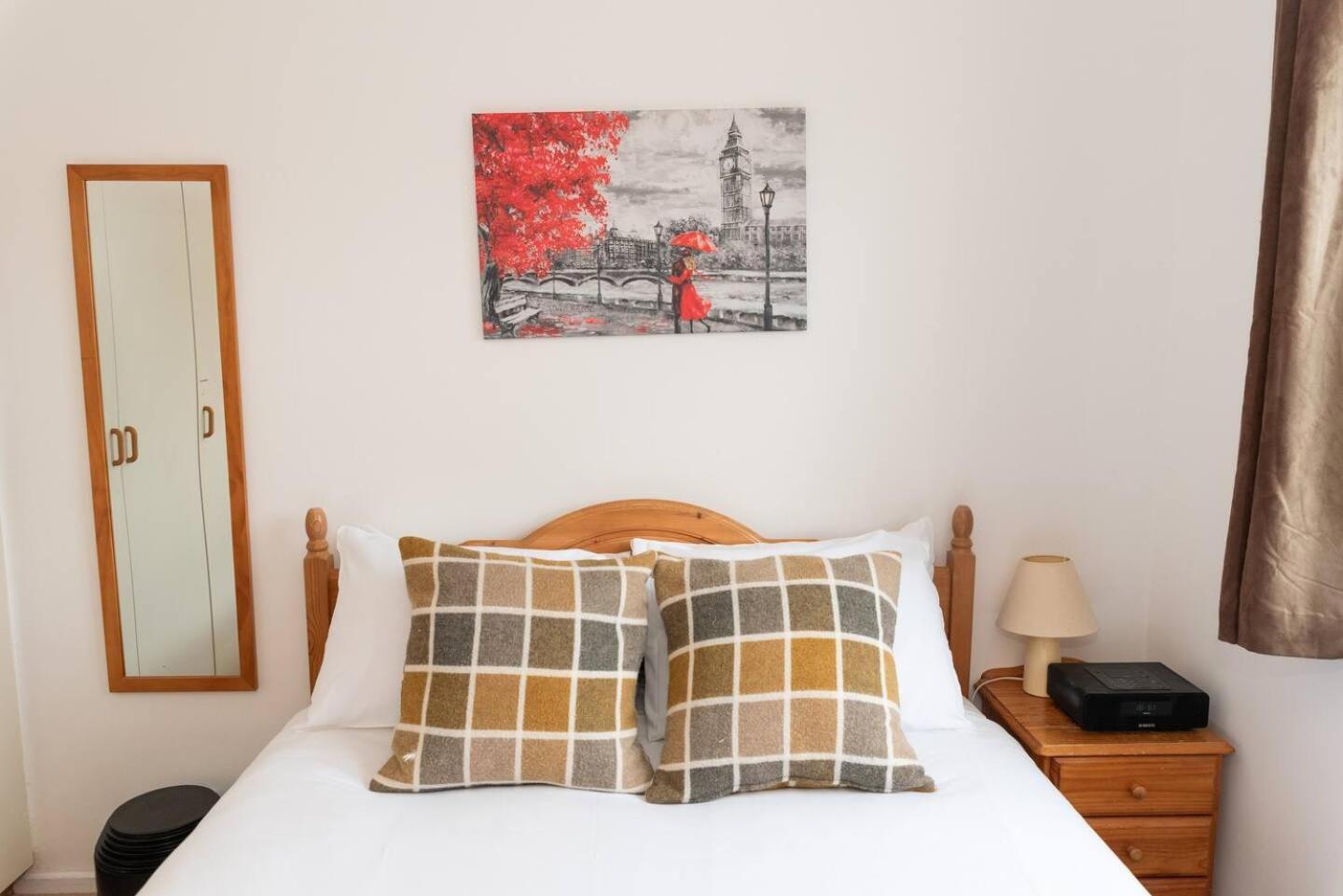 Sunny Maisonette With Views Over Canary Wharf, Londra Esterno foto