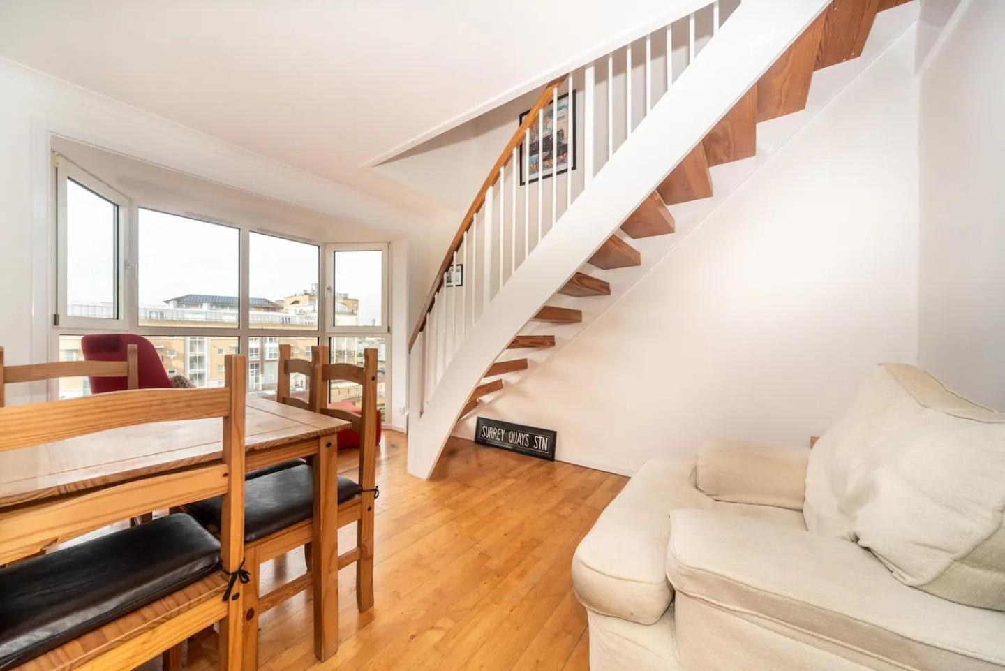 Sunny Maisonette With Views Over Canary Wharf, Londra Esterno foto