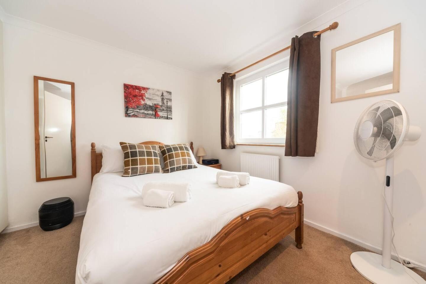 Sunny Maisonette With Views Over Canary Wharf, Londra Esterno foto