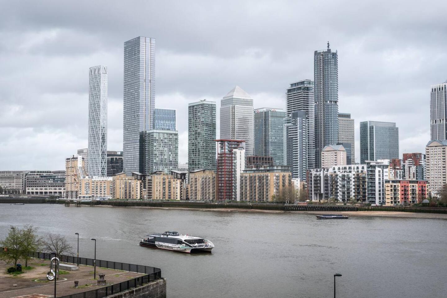 Sunny Maisonette With Views Over Canary Wharf, Londra Esterno foto