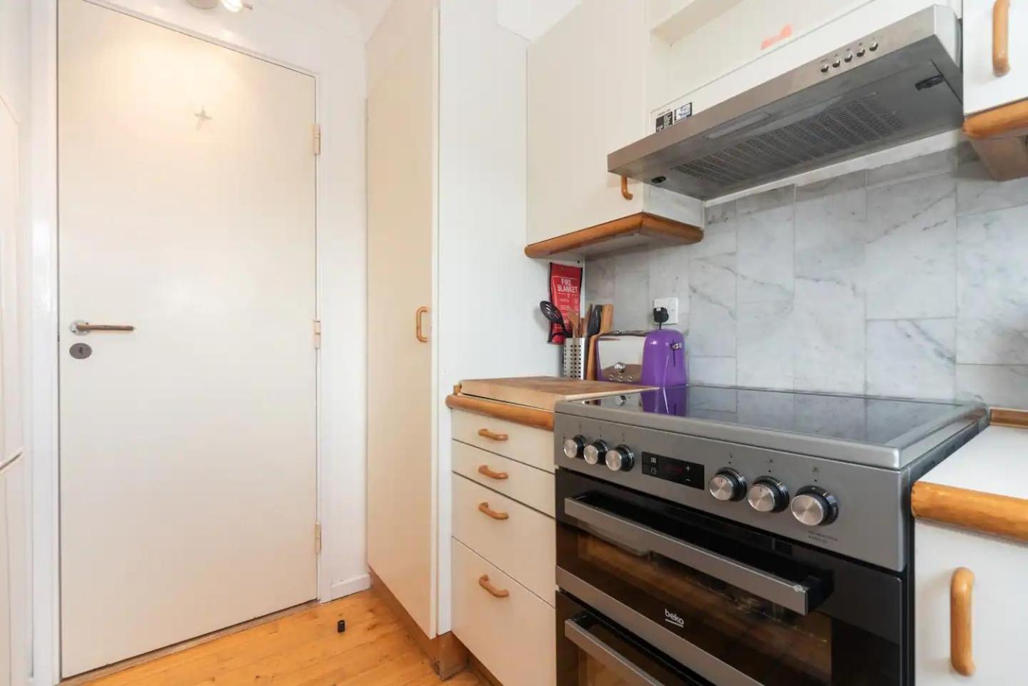 Sunny Maisonette With Views Over Canary Wharf, Londra Esterno foto