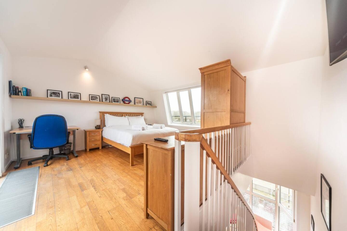 Sunny Maisonette With Views Over Canary Wharf, Londra Esterno foto