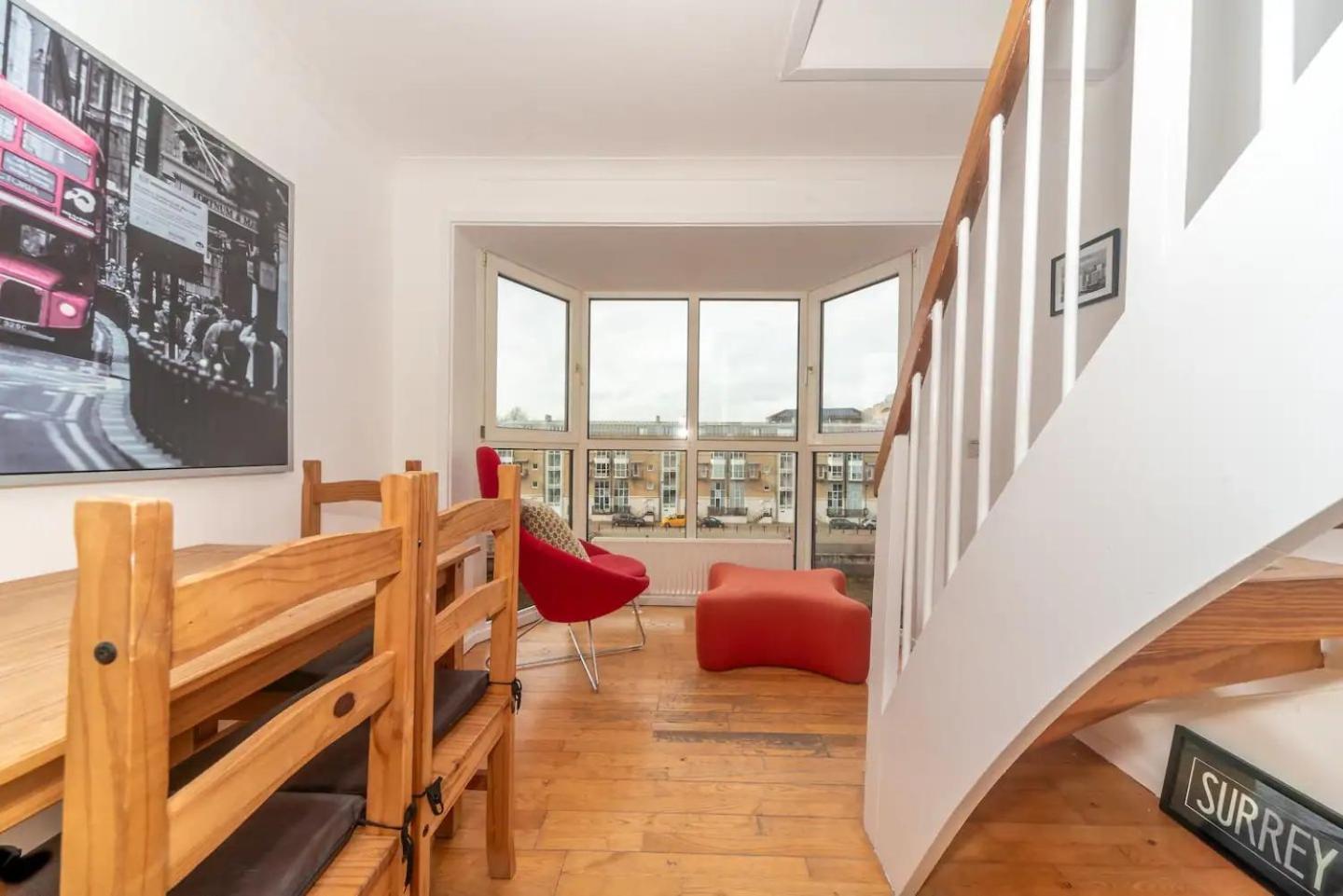 Sunny Maisonette With Views Over Canary Wharf, Londra Esterno foto