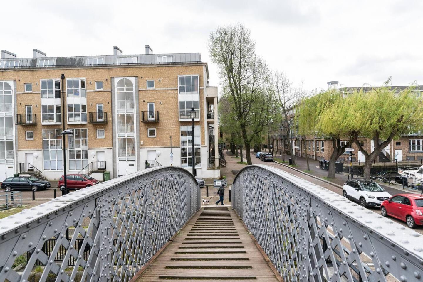 Sunny Maisonette With Views Over Canary Wharf, Londra Esterno foto